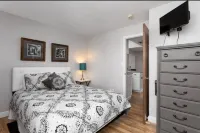View, Pets OK, Pool, Hot Tub, Pickleball, Tennis, Basketball, Hike/Bike Trails