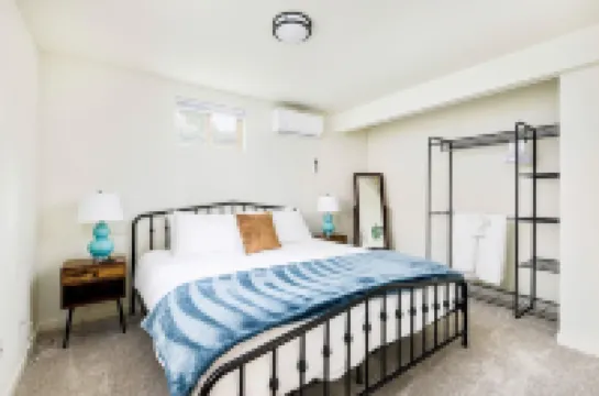 Luxury Home with 8 beds Hot Tub and an Awesome Deck!