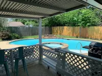 Peaceful Home 10 minutes to Downtown, Shopping mall, Restaurants and Night Clubs
