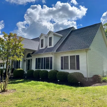 Beautiful, Spacious, Pet Friendly Home in 2 Miles from the Beach!
