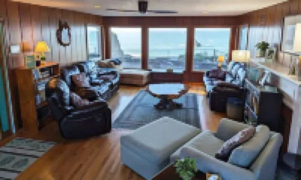 Sparkling Clean, Private & Quiet! Amazing Ocean Views [3]