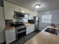 Cozy 4 Bedroom Home Away from Home - Wifi