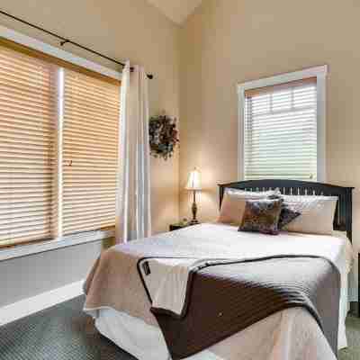 5 Star, 1 Level, Downtown, Quiet, Great View, Walk, Cozy, Pet Friendly, Enjoy! Rooms