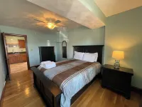Ocean View Crashing Waves Stunning Second Floor Kitchen/Living Room 8 Bed 4 Bath