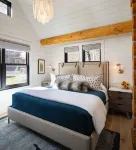 Luxury House Downtown CB with Hot Tub