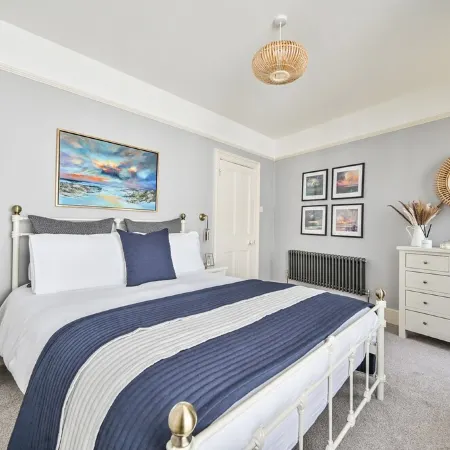 Charming Three Story Townhouse footsteps away from the historic harbour.