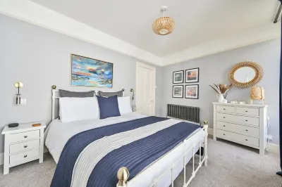 Charming Three Story Townhouse footsteps away from the historic harbour.