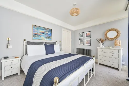Charming Three Story Townhouse footsteps away from the historic harbour.