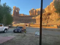 Red rock adventures await from this comfortable four corners home. Hoteles en Bluff