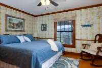 Panoramic Mountain Views w/ Hot Tub & 2 King Suites! Private Location on 3 Acres