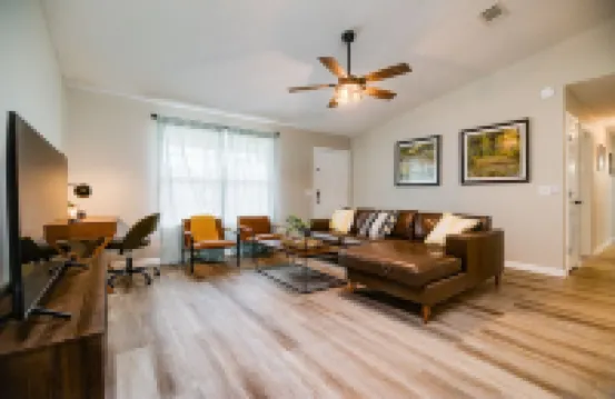 Stylish Family Friendly Bungalow, Tvs, Royal Beds