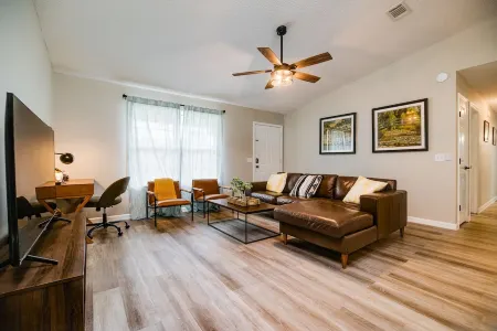 Stylish Family Friendly Bungalow, Tvs, Royal Beds