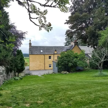 Rathmhor - lovingly restored traditional stone house in Cairngorms National Park