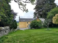拉斯莫爾-凱恩戈姆國家公園精心修復的傳統石屋度假屋