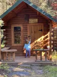 Kenai riverfront log cabin, perfect for fishing, close to town