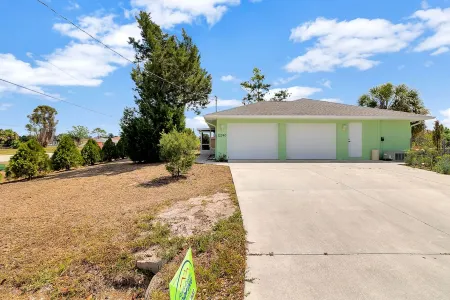 "Fountain of Youth" 2 bedroom 3 bath, bikes, BBQ