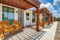 8 bedrooms Ranch, Pool, Giant Hot Tub, Fishing, Fire Pits and Hiking trails