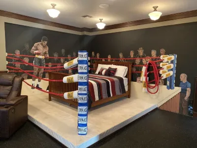 Private Workout Gym and Studio Apartment Historic Hotel dekat Yakima County Stadium