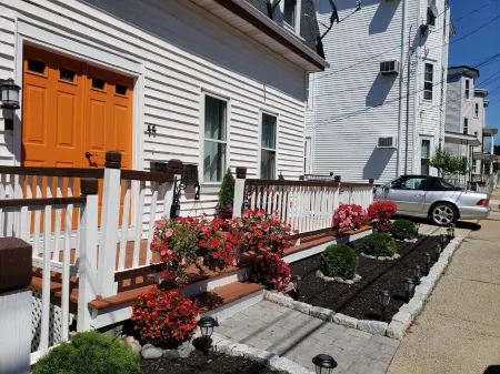 Stunning 1 BR-Apt-Oceanview to Revere Beach -3 Train Stop Boston Logan Airport