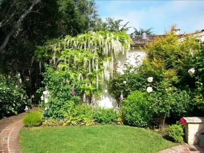 Garden home a block from the beach