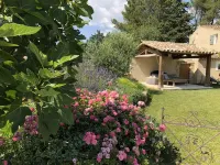 Le Mas de Baptiste near the town center with heated, sheltered swimming pool