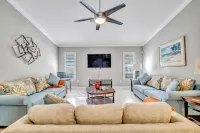 TROPICAL FAMILY OASIS ON CANAL-PET FRIENDLY
