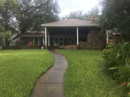 Tranquil Lake LBJ getaway! No boat traffic. Kayak, paddle board & fish in peace!