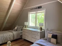 Birch Cottage - Wonderful location. Beach, Hike, & Shop! Pure Michigan getaway.