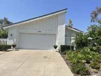 Beautiful Mid Centry light and bright remodeled home !