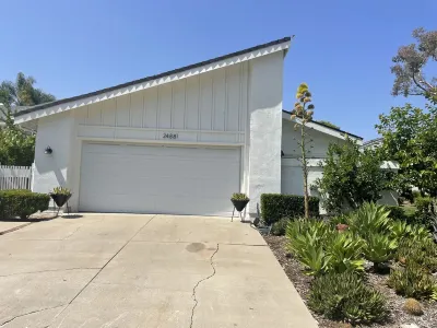 Beautiful Mid Centry light and bright remodeled home ! Healing with Bamboo and Stones周辺のホテル