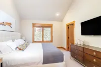 Ski In/Out/LIfts 1&10 steps awayTRUE 2BR/2BA+LOFT+ATTACHED HEATED GARAGE+Balcony