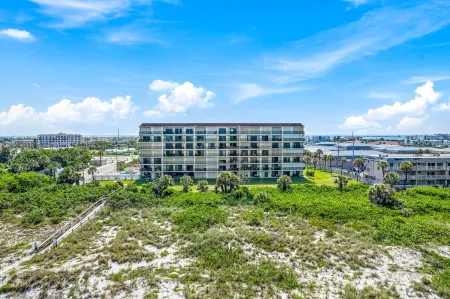 ⛱️ OCEANFRONT VACATION CONDO