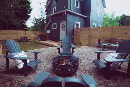 That Place on 6th Street close to downtown, beaches, & private backyard