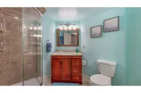Quiet Lakefront - Hot Tub! H2O Toys! Pet Friendly!