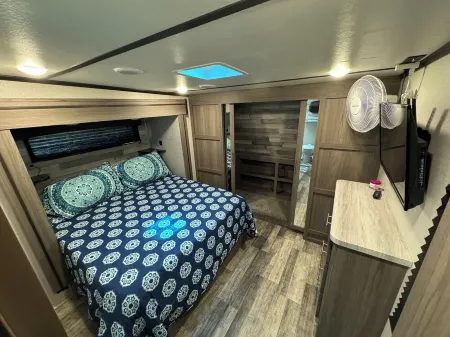 Huge RV-Lake Russel & Lake Secession Camplife - Hunting and Fishing Playground