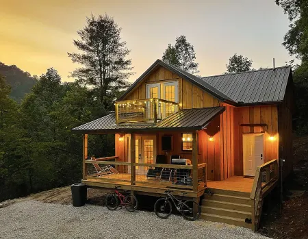 Newly-built See Rocks Vista Cabin