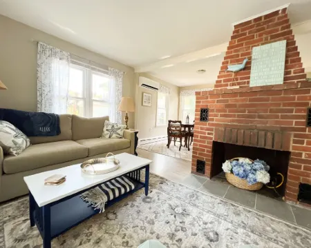 2BED GUESTHOUSE WITH PRIVATE BEACH ACCESS Hotels in Niantic