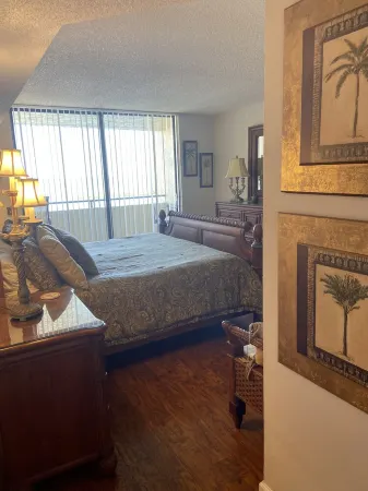 LUXURY WEST FACING CONDO -  STUNNING VIEWS AND BOAT DOCK!!!