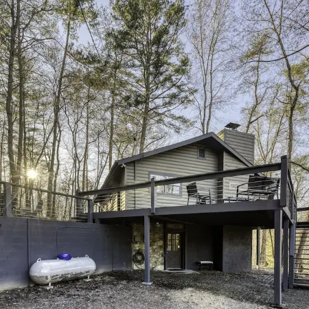 Lake, Fun, BBQ & Family. Charming & Cozy Home!
