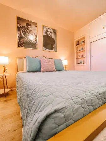 Fabulous 50's & Hot Tub