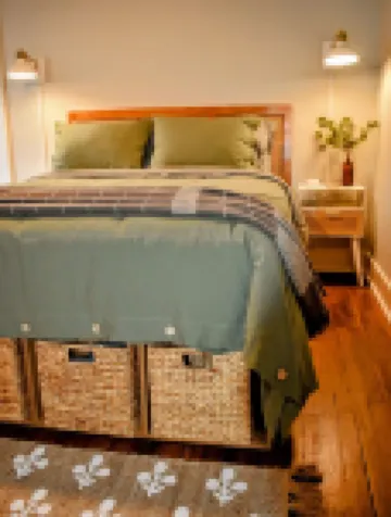 Cozy House: 5 Min Drive to Beach-Zoo-Restaurants-Casino-Brewery-Train to Chicago