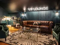 Spacious! Game Room, Near Restaurants, Bars, Shops, DT Bflo & Niagara Falls! 北布法羅附近的飯店
