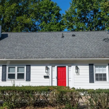 Modern Retreat Located Across from Wra and Steps from Downtown Hudson.<Br>