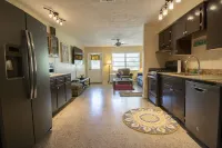 Beautiful little two bedroom cottage in scenic Jensen Beach.