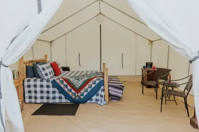 “Stargazer” Scenic Glamping Trails + Creek Access