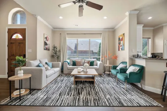 1 mi to AT&T / King Beds / Game-room / Study Desks