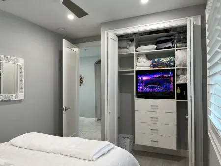 Private heated pool & spa home. Close to beach!