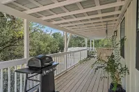 Private Ranch Cabin with Hot-Tub + Close to Town