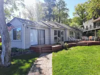 Lakefront cottage on 540 acre Wall Lake / spectacular fishing & sunset views.