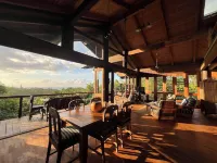 Mountain to Ocean Views Pole House @ Maui Adventure Villa